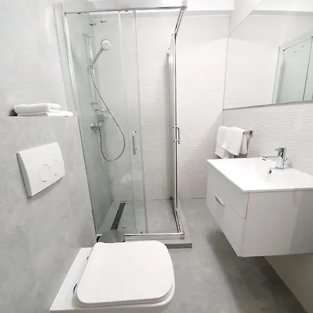 81 Apartment *