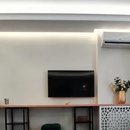 Apartment 81